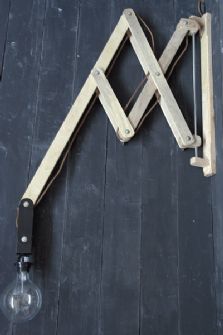 Extendable light, Rockett St George