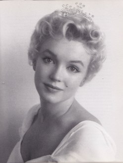 Marilyn Monroe, Prince and Showgirl, black and white shot, defined brows