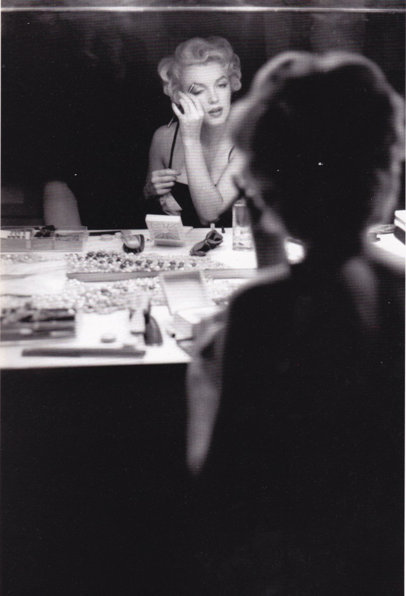 Marilyn Monroe, MIlton Greene, Putting on Makeup