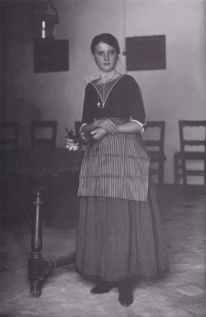 Dona vestida de Pagesa, Mallorca 1912