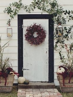 wreath on door, winter arrangement