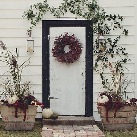 wreath on door, winter arrangement